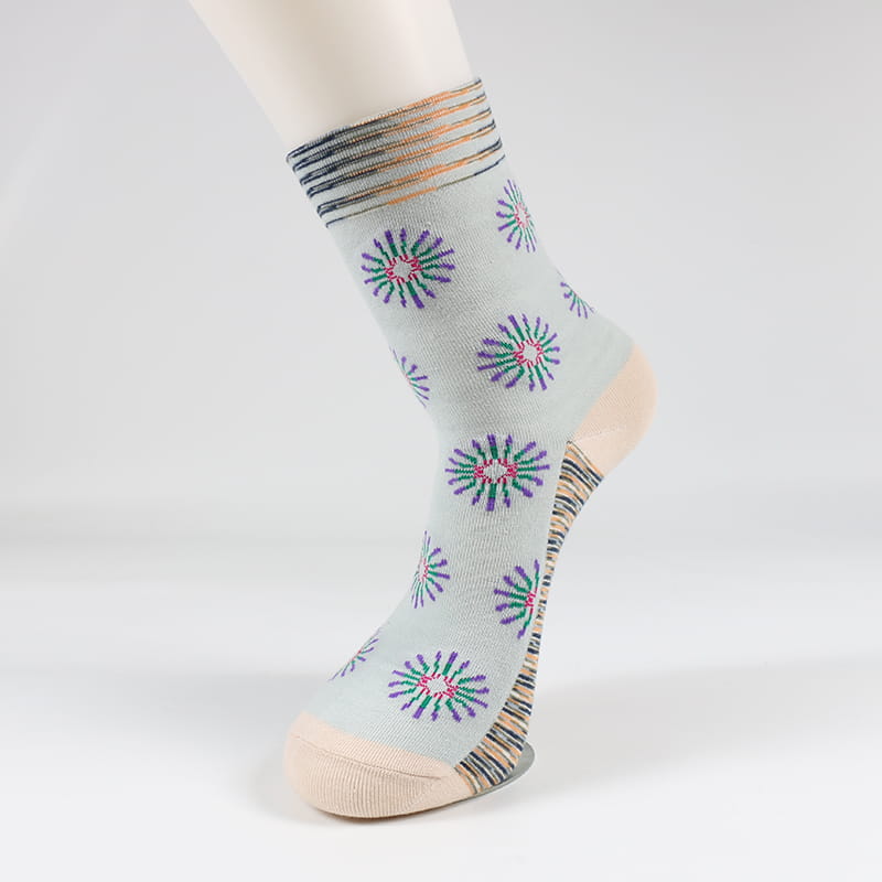 Kaus Kaki Kartun Bermotif Bunga Lucu Kaus Kaki Musim Gugur Musim Dingin Kepribadian Warna-warni Kreatif Katun Print Seni Wanita